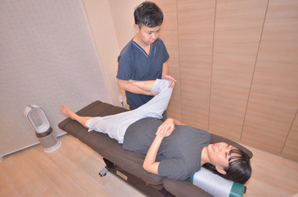 施術風景（オステオパシーによる調整）